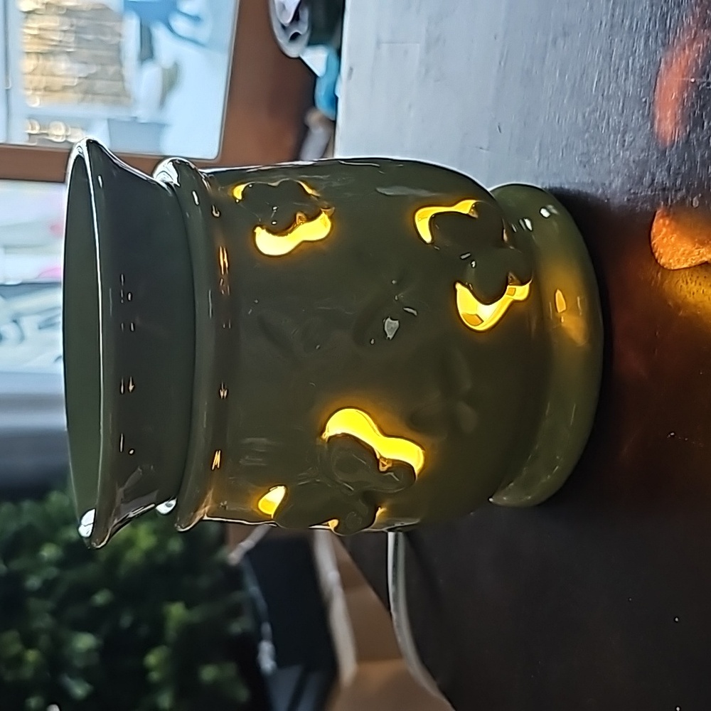 Scentsy FLUTTERBY full-size lighted wax warmer